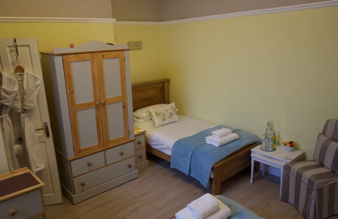 Cartref Guest House-1